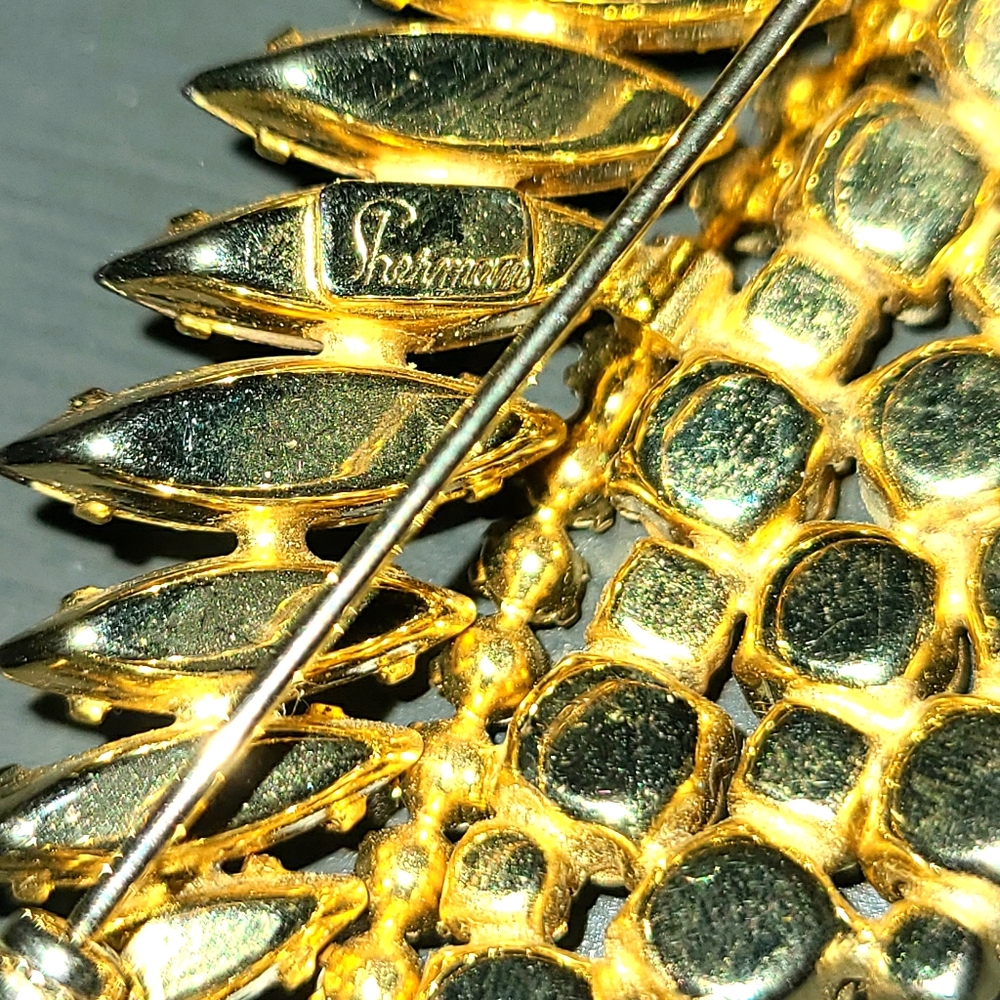 SHERMAN brooche